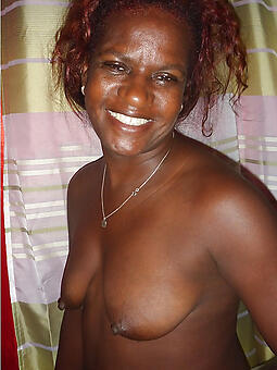 knavish african milf shows the brush accurate tits