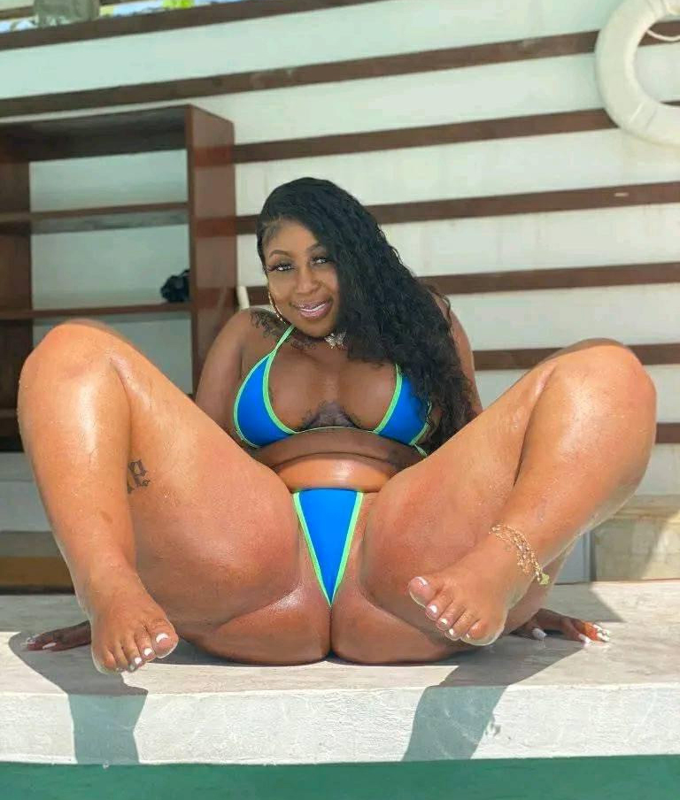 ebony in bikini porn colonnade