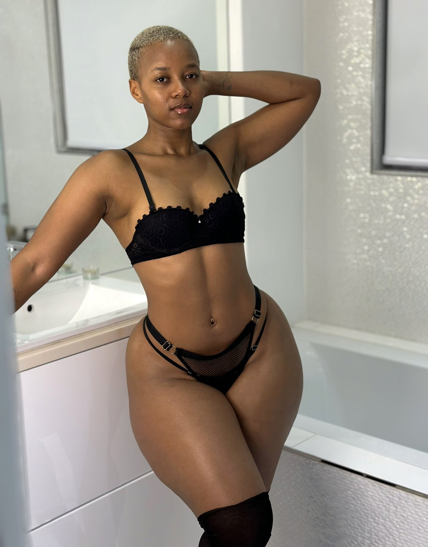 ebony curvy XXX porn pics
