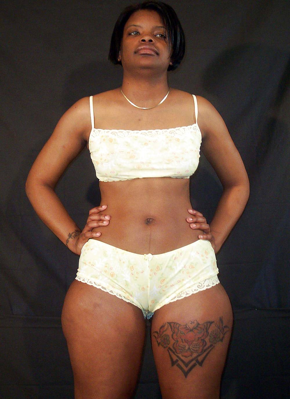 menacing girls all round cameltoe Bohemian porn pics