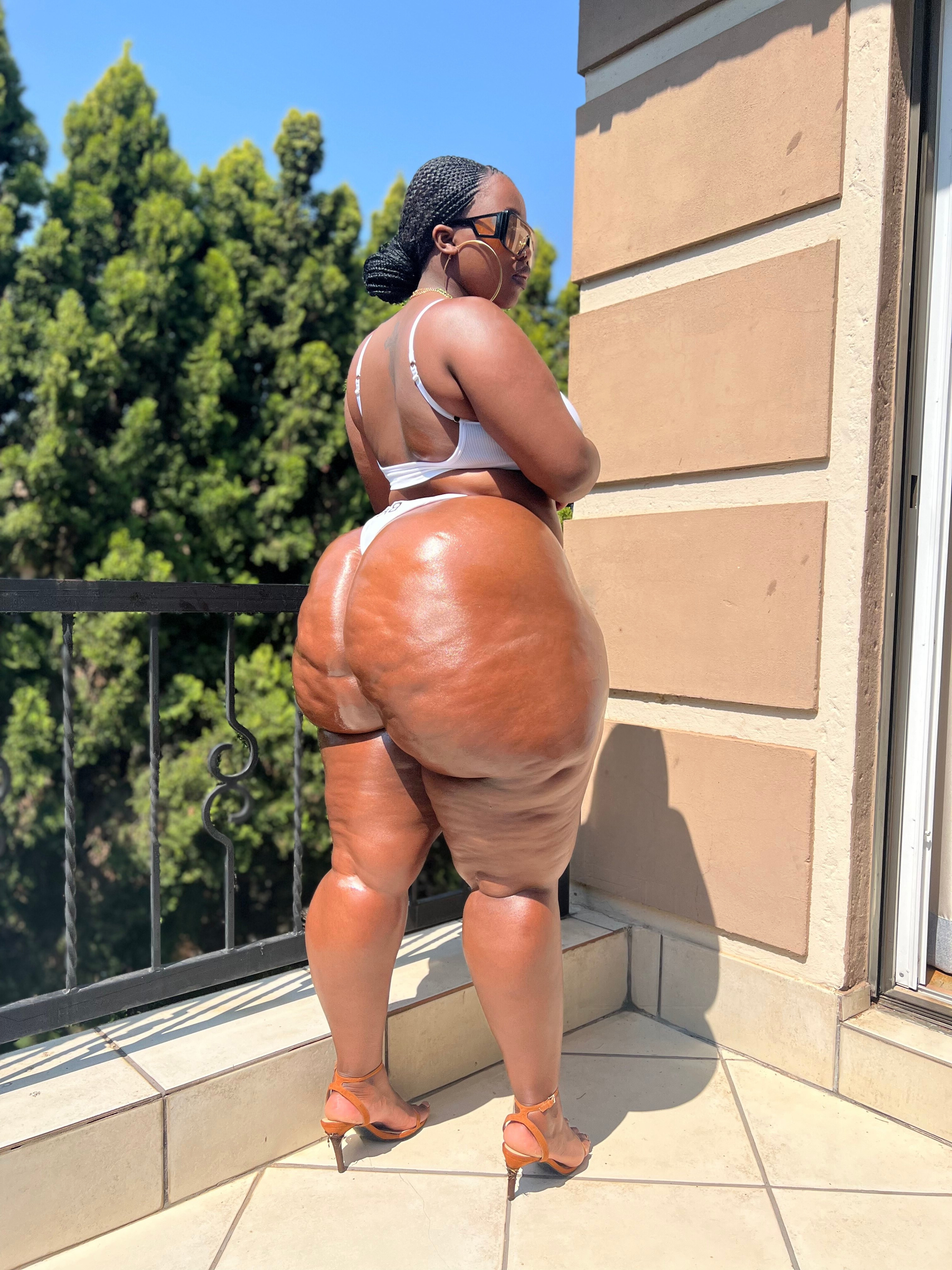beautiful Negro alfresco porn